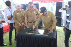 Jaga Keseimbangan Lingkungan, Pj. Gubernur Lampung Tanam Pohon di Ruas Tol Bakauheni-Terbanggi Besar