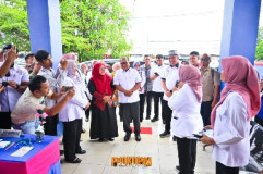 Pj Gubernur Didampingi Bupati Dendi Monitoring Pelayanan Kesehatan Gratis