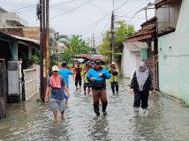 Tim Pemkot Bandarlampung Berjibaku Menanggulangi Pasca Banjir