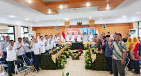 Kompak Saling Berpantun Diacara Penutupan Sidang Pleno 2 Johar Baru, Anggota DPRD Doakan H. Iqbal Jadi Wali Kota