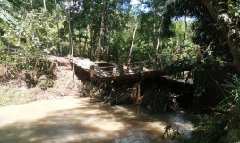 Jembatan Putus, 109 KK Desa Sukabanjar Gedongtataan Terisolir
