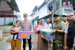 Pilar Tinjau Lokasi Banjir Tangsel, Salurkan Bantuan untuk Warga Terdampak