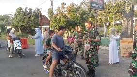 Wujud Nyata Kepedulian Kepada Masyarakat, Koramil 412-01 TBT Berbagi Takjil