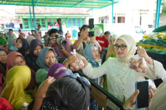 Wagub Jihan Tinjau Pasar Murah PW Muslimat NU di Natar, Bantu Warga Dapatkan Kebutuhan Pokok