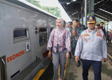 Wagub Jihan Lepas Mudik Gratis, 1.700 Pemudik Berangkat dengan Kereta Api