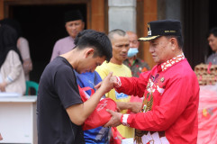 Pasca Kebakaran, Wakil Bupati Lambar Sambangi Korban dan Berikan Bantuan