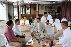 Merajut Kebersamaan di Hari Kemenangan, Bupati Lambar Open House di Kediamannya