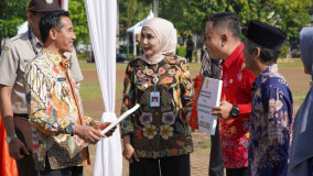 Pemkab Kendal Beri Penghargaan Desa Lunas dan Tercepat Bayar PBB 