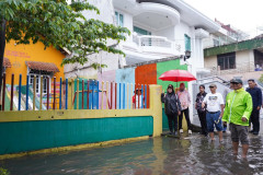 Wali Kota Eva Cek Banjir di Telukbetung, Bongkar Bangunan Penghambat Drainase
