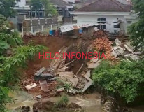 Perumahan Kedamaian Indah Longsor Ancam Penyempitan Sungai