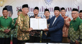 Gubernur Mirza Hadiri Silaturahmi Syawal 1446 H PW Muhammadiyah Lampung Sekaligus Menyerahkan secara Sembolis Hibah Tanah di Kawasan Pusat Pemerintahan Kota Baru
