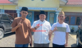 Cawabup 01 Suriyansyah Pose 1 Jari di Kantor Camat Tegineneng