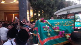 Mantan Wapres, Artis dan Ribuan Pelayat Iringi Pemakaman Gus Alam