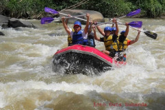 Enjoynya Wisata Petualangan Arung Jeram Way Besai Lampung Barat