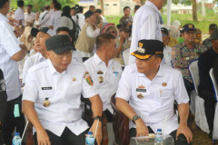 Genjot panen, Wali Kota Metro dan Gubernur Lampung tanam serentak padi di Tejosari