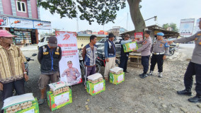 Sambut HUT Bhayangkara Ke79 Polres Mesuji Bagikan Sembako Kepada Driver Ojek