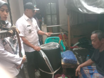 Tinggal Digubuk dan Sedang Sakit, Camat Igan Antar Bantuan, Marhasan: Terima Kasih pak Camat dan Bu Lurah Bantuannya