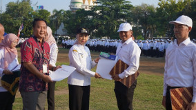 PPPK di Kendal Terima SK, Bupati Tekankan Kedisiplinan dan Loyalitas