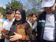 Apresiasi Eva Dwiana Kepada Mahasiswa KKN UIN Radin Intan Bikin 23.500 Lobang Biopori