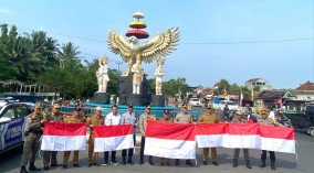 Dukung Gerakan Pembagian 10 Juta Bendera Merah Putih, Pemkab Pesawaran Bagikan 1000 Bendera