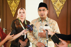 Soal Pansus Pemakzulan Bupati Pati, Wagub Jateng Minta Sudewo Tetap Ngantor