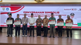 Pemkab Kendal Serahkan Hibah kepada 13.938 Tenaga Pendidik Keagamaan
