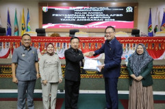 Pemprov Lampung Serahkan Dokumen Raperda APBD TA 2026 kepada DPRD