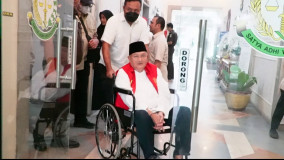 Korupsi Rp 137 Miliar Lebih, Pakai Kursi Roda Bekas Gubernur Sumsel dan Kroninya Digiring Masuk Bui