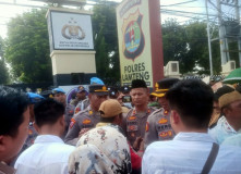 Konflik Lahan Grup Bumi Waras, Ratusan Warga Minta Ikut Ditahan Polres Lamteng