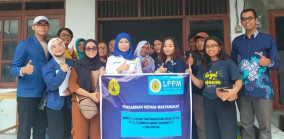 Sharing Teknologi, Tim USM Beri Pendampingan kepada Pelaku UMKM Tlogomulyo