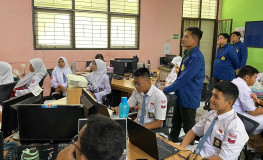 Mahasiswa USM Sosialisasikan  Kepedulian Atas Keamanan Data Pribadi di SMK Negeri 7 Semarang