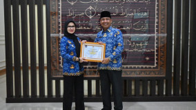 Beri Penghargaan, Bupati Nanda Minta UKPBJ Kerja Profesional