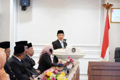 Lantik Sejumlah Pejabat, Gubernur Tekankan Profesionalitas dan Inovasi Layanan Publik