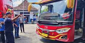 Jelang Nataru, Tim Gabungan Gelar Ramp Check Angkutan Umum di Rembang
