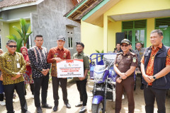 Pemkab Tubaba Terima 7 Bentor CSR PGN untuk Optimalkan Bank Sampah