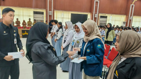 Tutup Akhir Tahun Wali Kota Eva Dwiana Beri Bantuan Beasiswa Bagi 6.346 Siswa