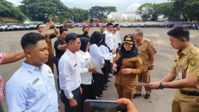 Ribuan PPPK Kota Bandarlampung Nerima SK Dari Wali Kota Eva Dwiana