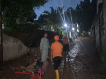 Diguyur Hujan Deras Satu JamTembok 4 Meter Ambruk di Durian Payung Air Sempat Menggenang di Pancurmas
