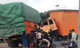 Dua Mobil Puso Adu Kambing di Jalan Lintas Timur Simpang Pematang