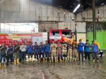 Damkarmat 7 Kabupaten Kota Keroyok Kebakaran Pabrik Tapioka SPM II Lamteng