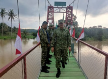 Pangdam Akhiri Penyeberangan Getek dengan Jembatan Garuda di Way Sekampung 