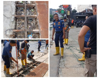 Drainase Depan Bekas Bebek Belur Dipenuhi Limbah Lemak, Petugas Bongkar Penutup Saluran