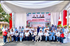 IKA FH Unila Tebar Kepedulian Ramadan: 830 Paket Sembako dan 600 Mukena