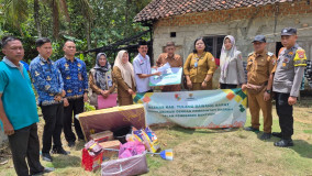 Rumah Ludes Terbakar, Warga Panaragan Terima Bantuan Baznas