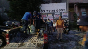 Tim Satgas Terus Melakukan Upaya Pembersihan Lumpur Dan Sampah Didepan Rumdis Wali Kota Balam