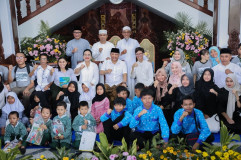 Dobrak Tradisi Open House, Gubernur Jateng Lebaran Bareng Anak Yatim dan Difabel