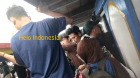 Para Penumpang Kapal Motor Terkatung-katung di Teluk Semaka