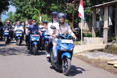 Naik Motor Biru Penyuluh, Menteri Wihaji Sisir Gang Sempit Pemalang Demi Libas Stunting