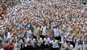 Prabowo & Luthfi Kunjungi SMAN 1 Cilacap, Poles Sekolah Jadi Keren dan MBG Dipuji Siswa