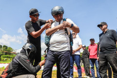Aksi Gus Yasin Terbang Udara, Paralayang Curug Sewu Jadi Magnet Baru Wisata Syariah